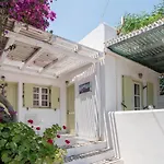 Retreats 5 Paros Nyaraló *