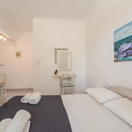 Retreats 5 Paros